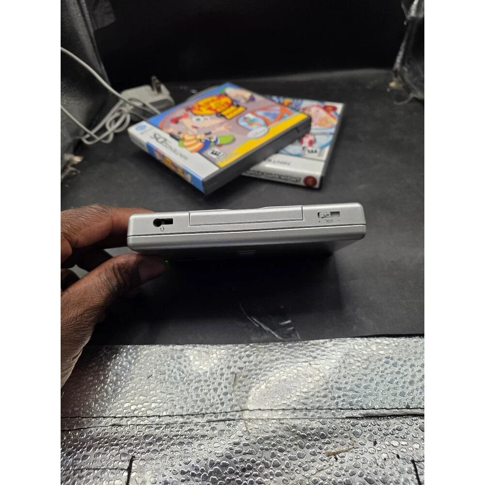 Nintendo DS Lite Silver Bundle – Works Great! Charger + 2 Games – No Stylus